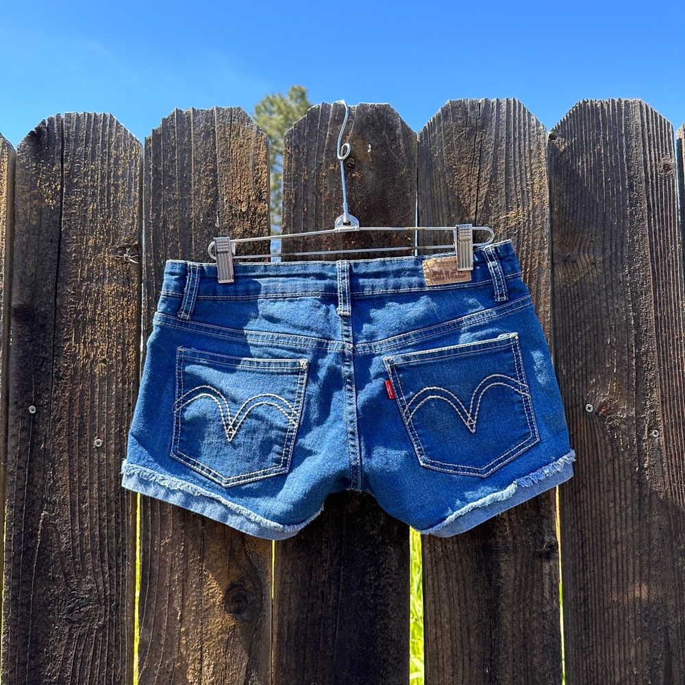 Levi shorty shorts